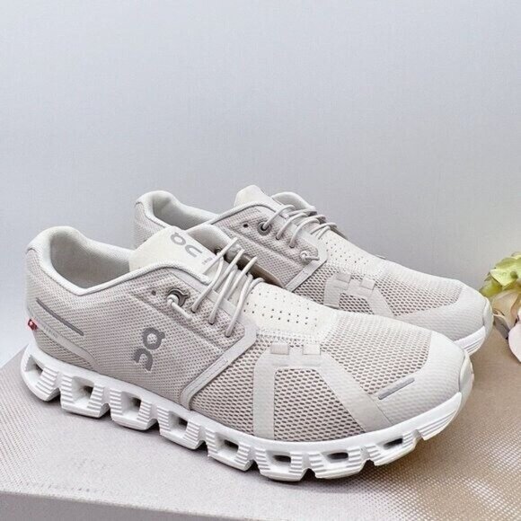 On Running Shoes - ON Cloud 5 Running Shoes Sneaker Pearl / White Womens Size US 9